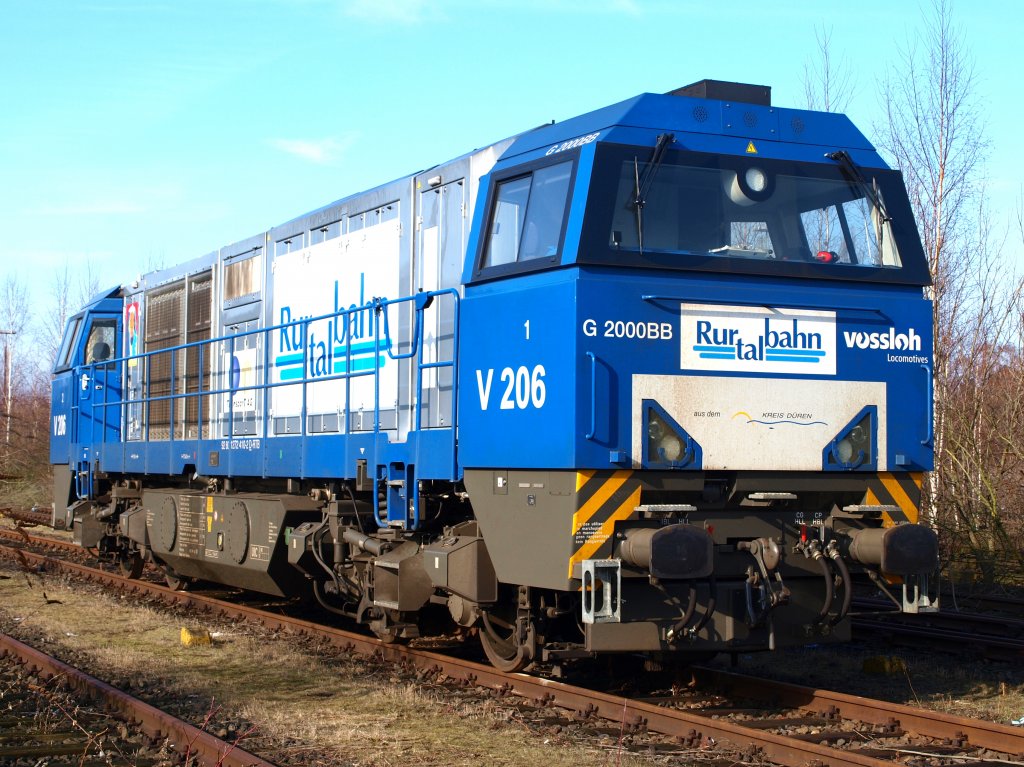 Die V206 der Rurtalbahn, eine Vossloh G2000BB, ist am 06.02.2010 in Aachen West abgestellt