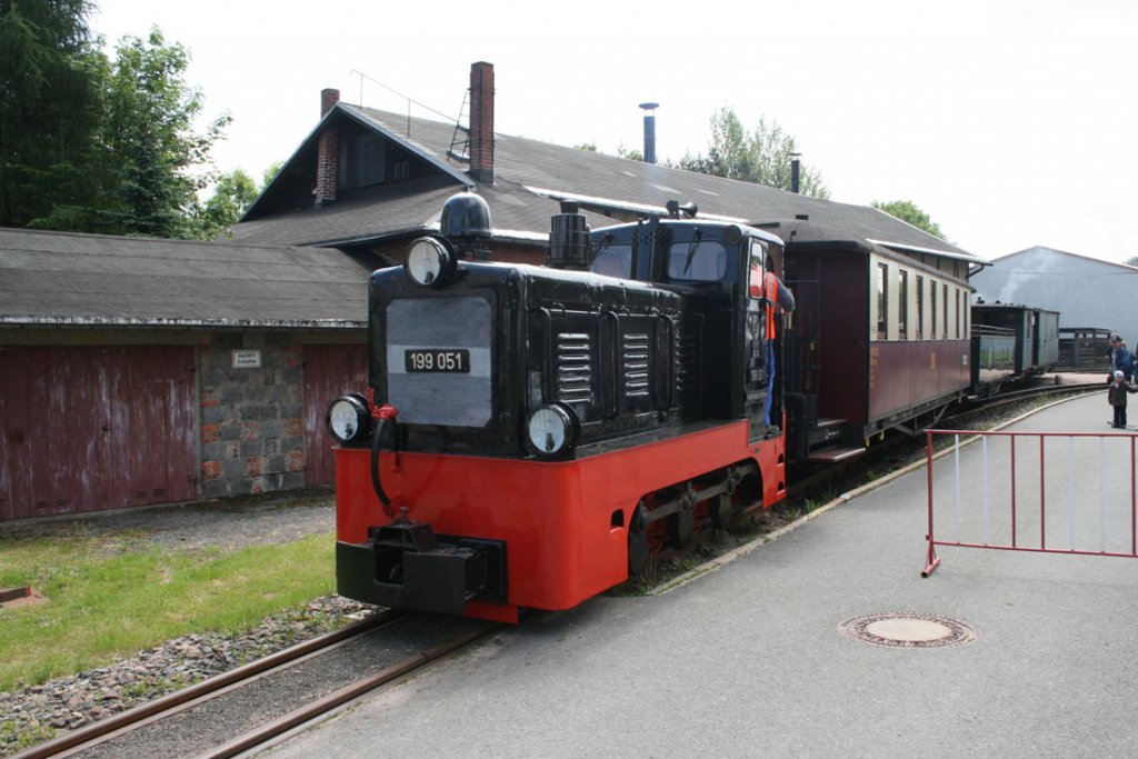 Die Vereinseigene 199 051 beim Rangieren in Sch�nheide.13.06.10.