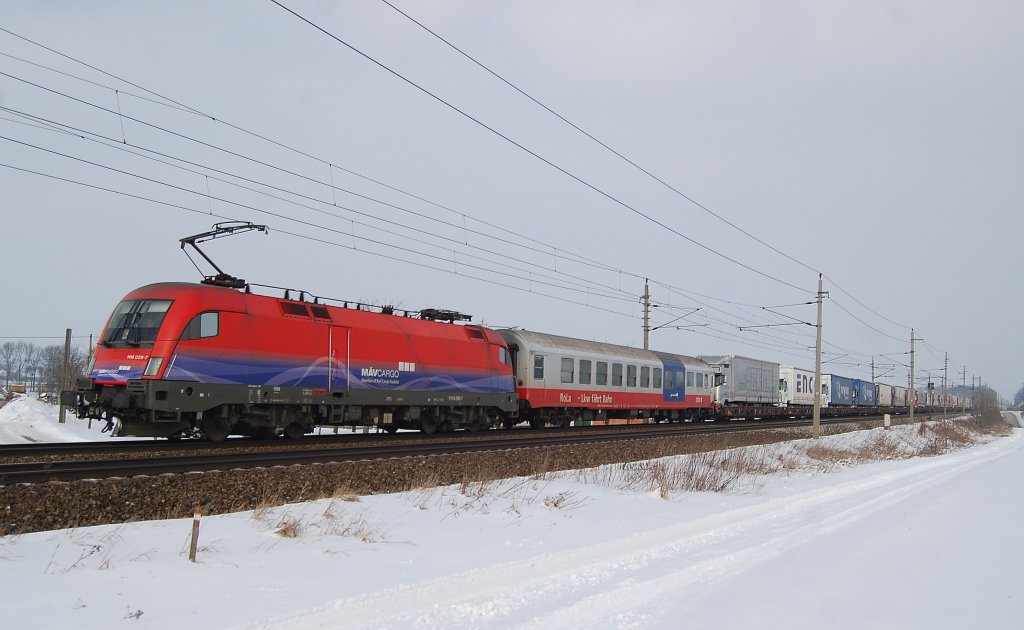 Die vermietete 1116 020 ist am 13.02.2010 mit 
einer Rola in Oftering durchgefahren.