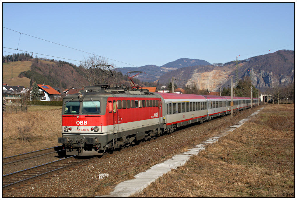 Die vermutlich versehentlich  doppelt  augebgelte 1142.618 ist mit IC 513 von Salzburg (ab Selzthal bernahm sie den Zug) nach Graz Hbf unterwegs. Stbing, 22.01.2011