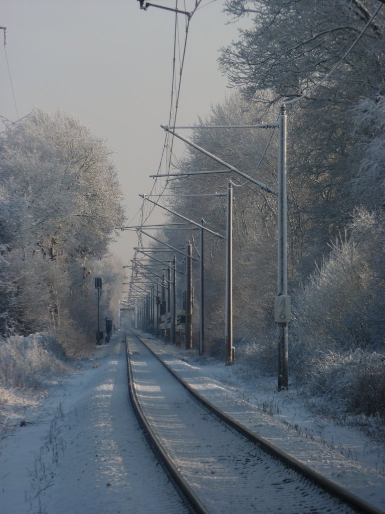 Die verschneite KBS 391 Leer-Bremen bei Oldenburg am 18.12.2010.