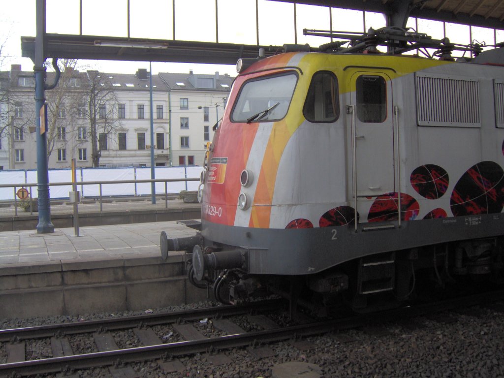 Die Vorderansicht der BR 110 des SCIENCE-EXPRESS im Bonner Hbf am 23.1.10 um ca. 13:45 Uhr.