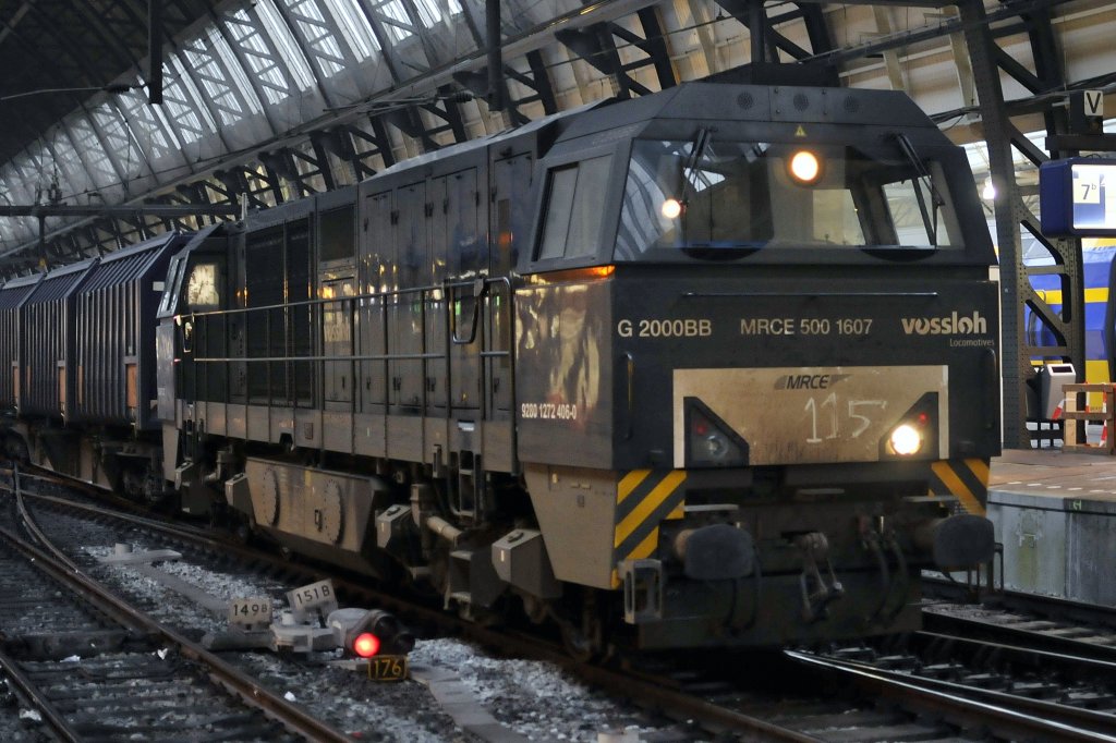 Die Vossloh G2000BB von MRCE mit Abfahlzug am 24.02 2011 in Amsterdam
