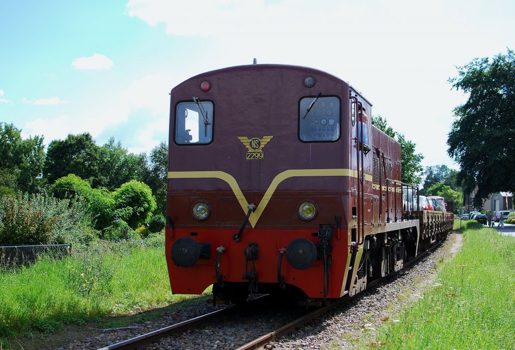 Die VSM 2299 hier mit Guterzug in richtung Beekbergan am 04. 09 2010.