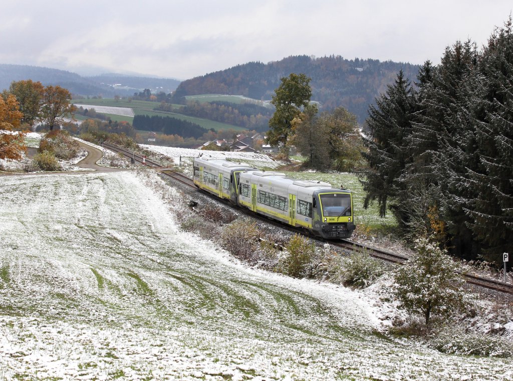 Die VT 650 723 und der VT 650 736 am 28.10.2012 unterwegs bei Karlsbach.
