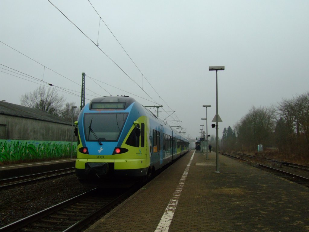 Die Westfalenbahn nach Mnster im Bahnhof von Westbevern. 05.03.11