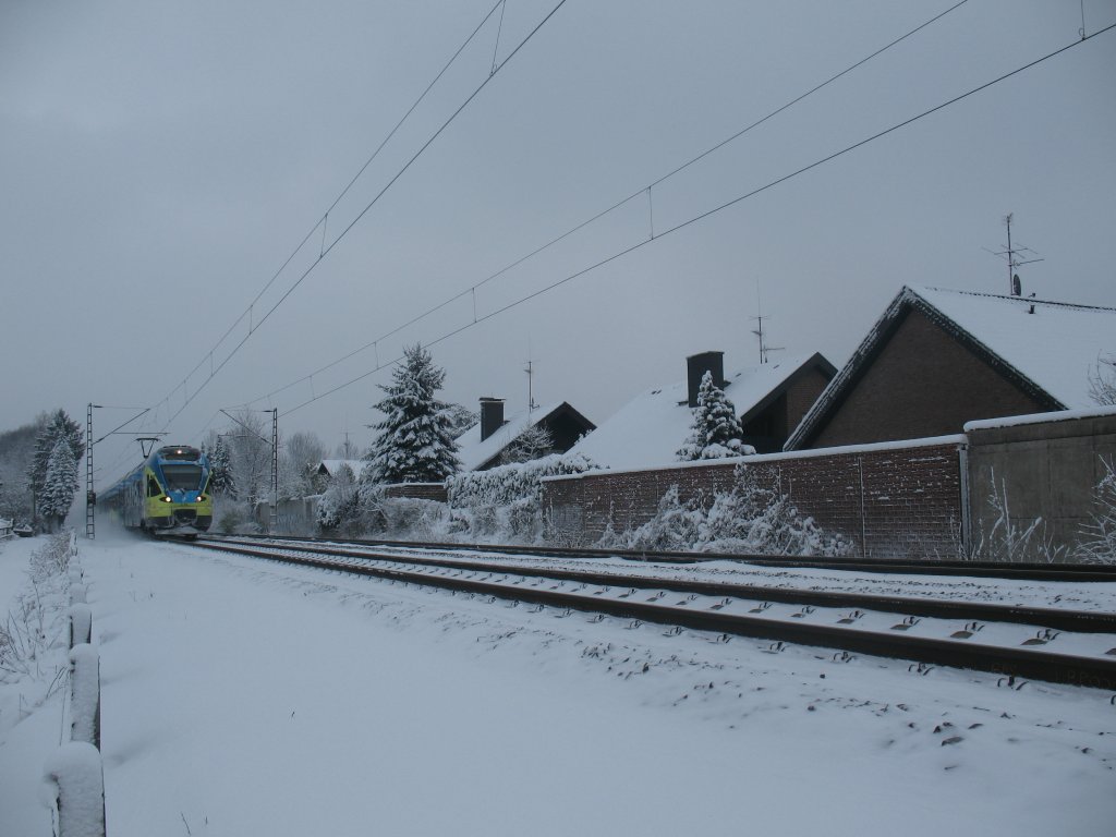 Die Westfalenbahn von Osnabrck nach Mnster an einem trben Wintertag in Mnster Sudmhle. 19.12.2010
