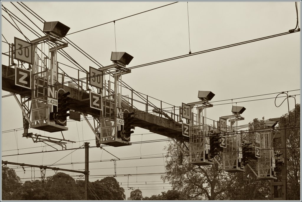 Die westliche Ausfahrsignalbrcke Richtung Sden in Dijon.
22. Mai 2012