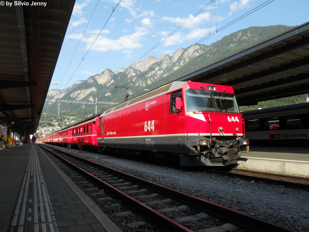 Die wieder errtete Ge 4/4''' 644 ''Savognin'' am 6.7.2011 in Chur als RE 1161 nach St.Moritz