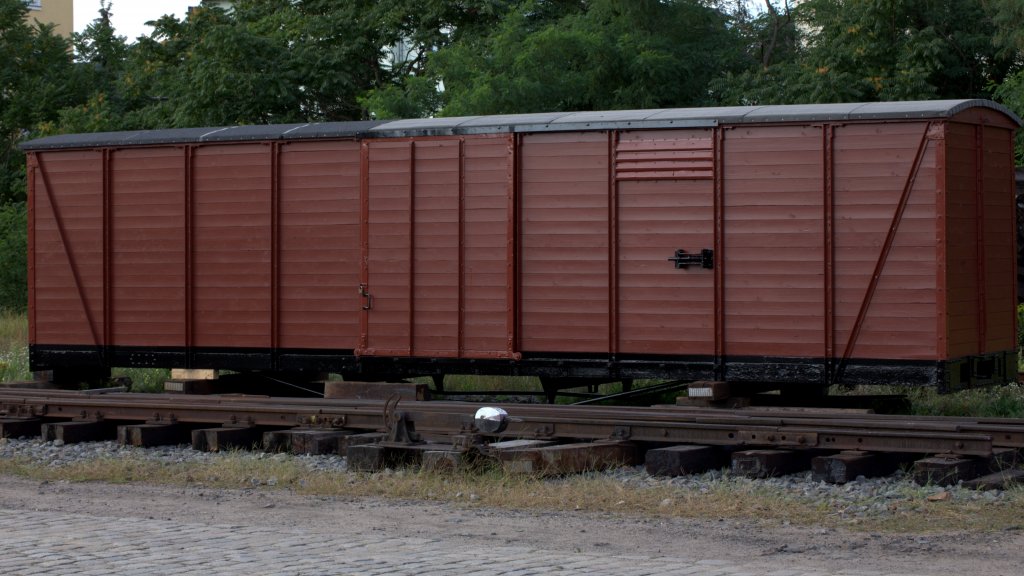 Die Wiedergeburt eines GGw (?) , aufgenommen am 10.08.2012 auf dem Gelnde des Bahnhofes Radebeul Ost der Lnitzgrundbahn, im Vordergrund eine DKW. Aufnahmezeit  gegen 17:47 Uhr. 