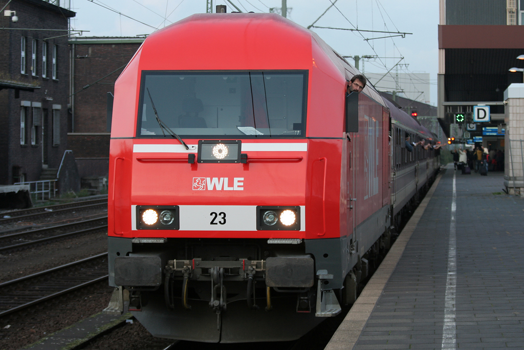 Die WLE 23 zieht einen Sonderzug aus D�sseldorf HBF am 07.11.2010