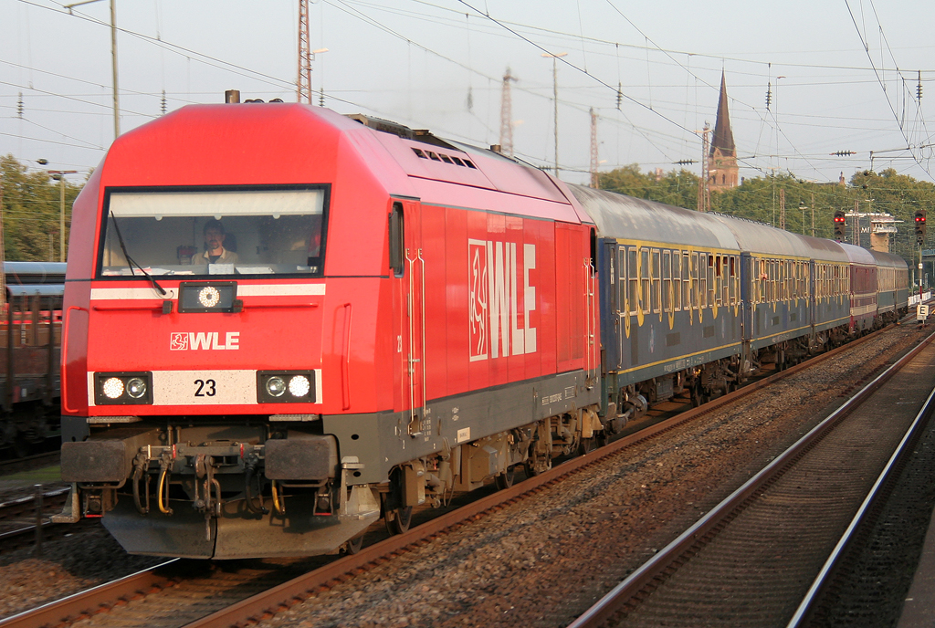 Die WLE 23 zieht einen Sonderzug durch Mlheim Styrum am 25.09.2011