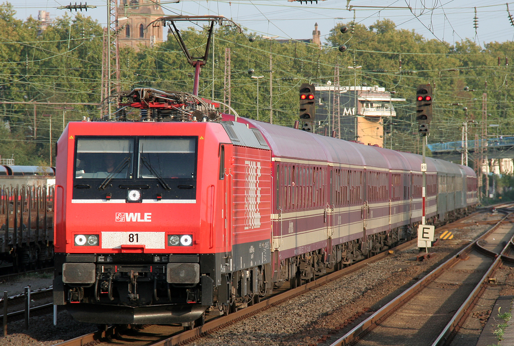 Die WLE 81 zieht einen Sonderzug durch Mlheim Styrum am 25.09.2011