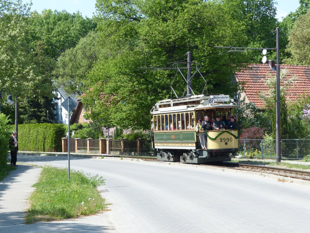 Die Woltersdorfer Straenbahn feiert 100-jhriges Bestehen. Zu diesem Anlass fuhren auch historische Fahrzeuge. Hier im Bild Fahrzeug 2990 der BVG, Baujahr 1913. Der Denkmalpflegeverein Nahverkehr hat die Historie dieses Fahrzeuges umfangreich hier beschrieben: http://www.dvn-berlin.de/2agr/strab/agrstrab_fzb_tw2990.htm 19.5.2013, Woltersdorf