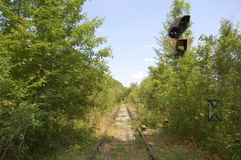 Die w�rttembergische Schwarzwaldbahn am 14. Juli 2013 am Vorsignal bei Weil der Stadt.