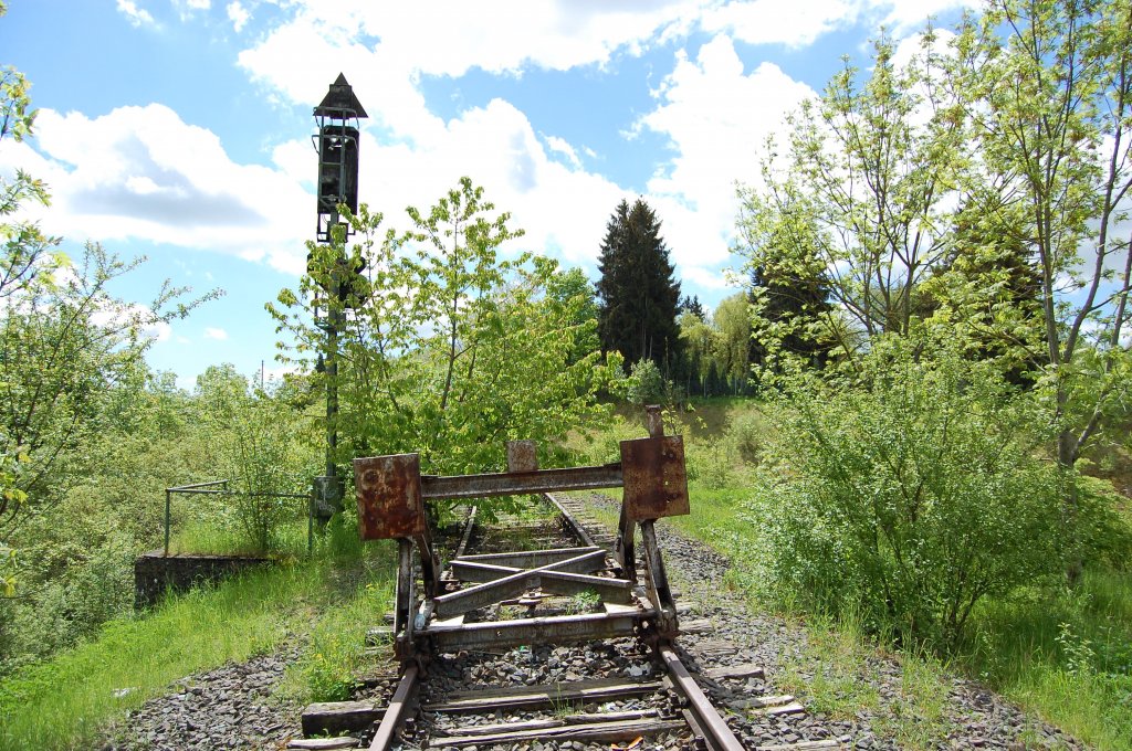 Die wrttembergische Schwarzwaldbahn am 18. Mai 2013 bei Weil der Stadt. 

