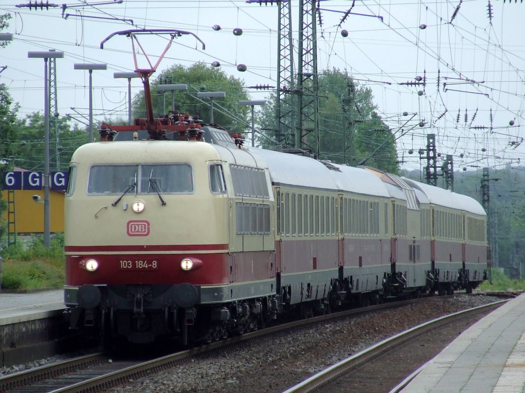 Die wunderschne 103 184 durchfhrt am 20.06.2010 planmig vor einem TEE den Bochumer Hbf aus Basel in Richtung Dortmund.