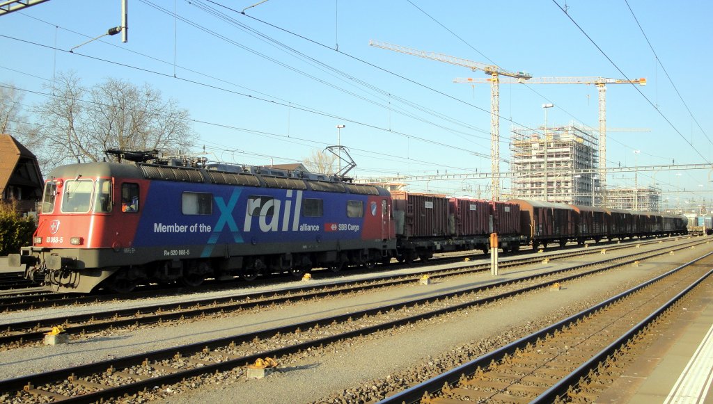 Die xrail-Botschafterin Re 620 088-5  Linthal  traf am 16.03.2012 soeben mit einem Altdorfer-GZ in Rotkreuz ein. In diesem Zug sind die langsam aussterbenden Gbs noch Alltag.