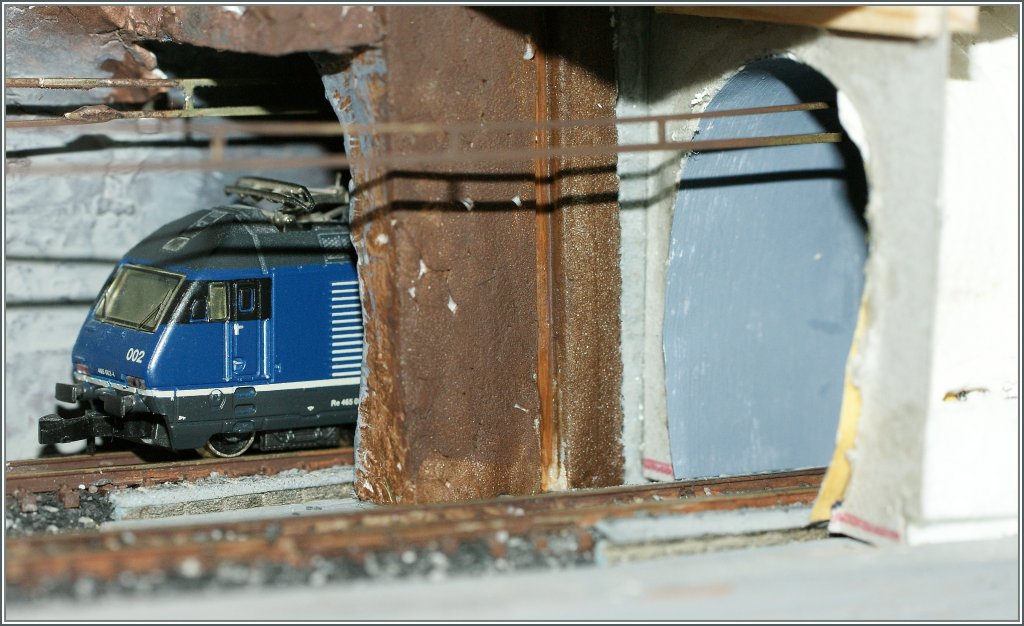 Die  Z -Bahn (mini-club) BLS Re 465 002  Gornergart  im Tunnel...
10. Aug. 2012