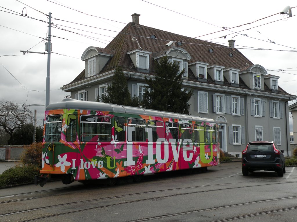 Die Zeit der Anhnger auf der Linie 17 ist vorbei. Am 04.12.2012 werden die letzten vier Anhnger im Dreispitz verladen und zur GSP nach Belgrad gefahren. Auf dem Bild: B 1318 mit der U-Abo Werbung wartet auf dem Hof des Depots Dreispitz auf seinen Verlad. Die Aufnahme stammt vom 04.12.2012.