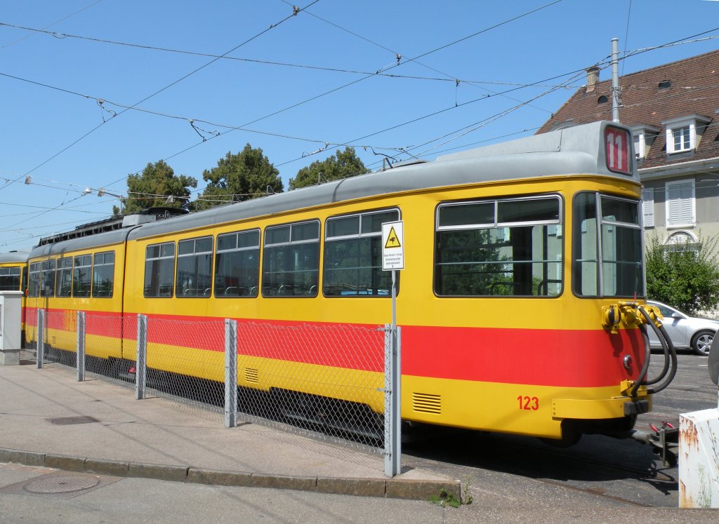 Die Zeit der BLT Dwag ist abgelaufen. Be 4/6 123 steht zum Abtransport nach Belgrad bereit. Die Aufnahme stammt vom 26.07.2012.