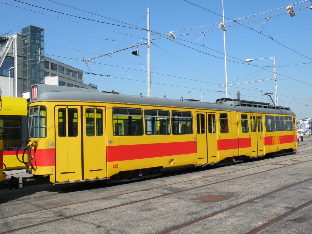 Die Zeit der BLT Dwag ist abgelaufen. Be 4/6 135 steht zum Abtransport nach Belgrad bereit. Die Aufnahme stammt vom 26.07.2012.