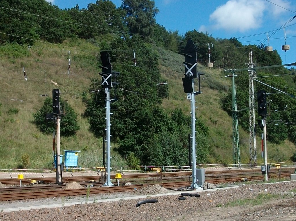 Die zuk�nftigen neuen Ausfahrsignale von Lietzow in Richtung Binz,Mukran und Sassnitz haben schon ihre neue Bezeichnung. 