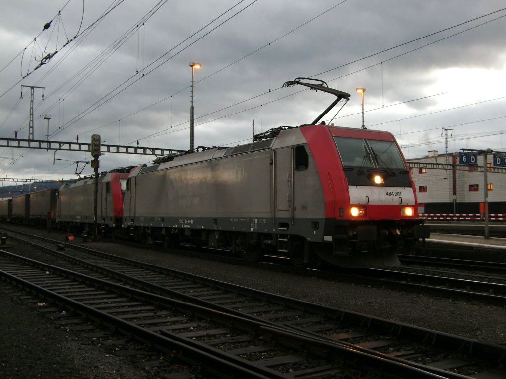 Die zwei Re 484 die fr die Veolia Transport fuhren waren am Samstag 15.1.2011 wieder unterwegs. Diesmal ohne Logos. Re 484 901 und 902.