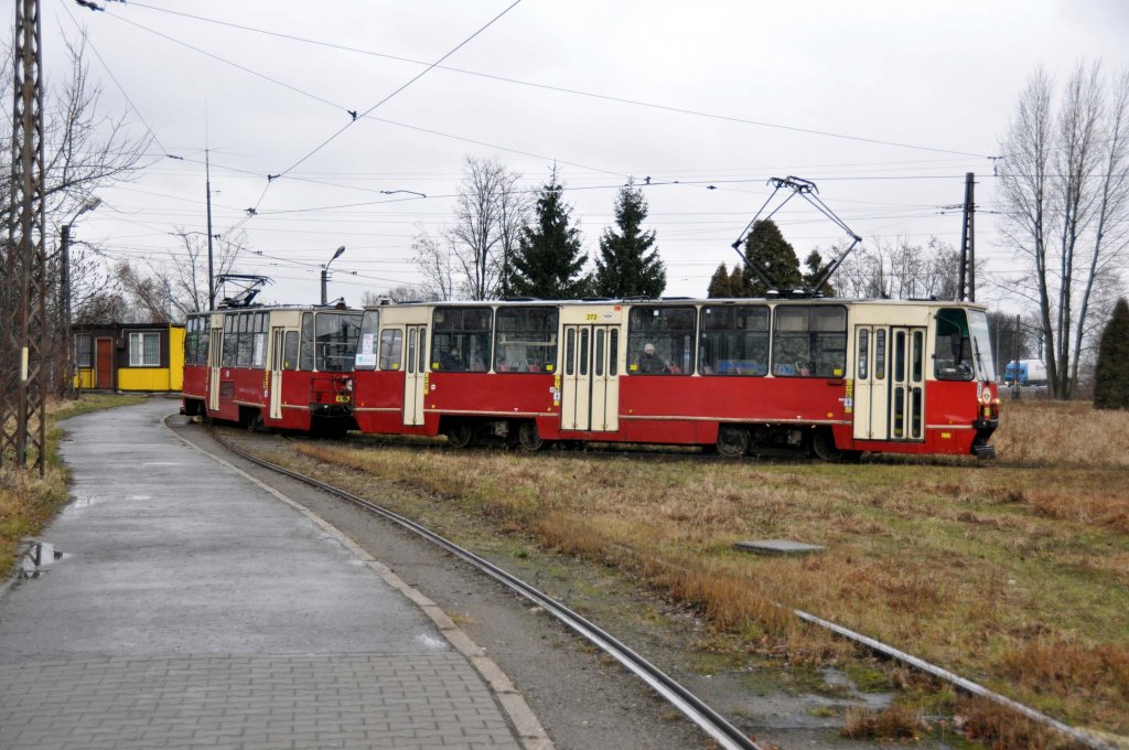 Die Zweirichtungswariante des Konstal 105Na Wagen:373/613 in Zabrze (04.01.2012)