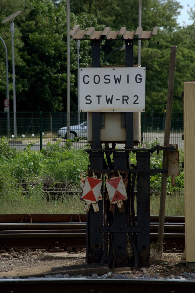 Dies ist wohl das kleinste Stellwerk Sachsens (?) Aufgenommen am 26.05.2012 gegen 
16:00 Uhr vom Bahnsteig 5 aus in Coswig.