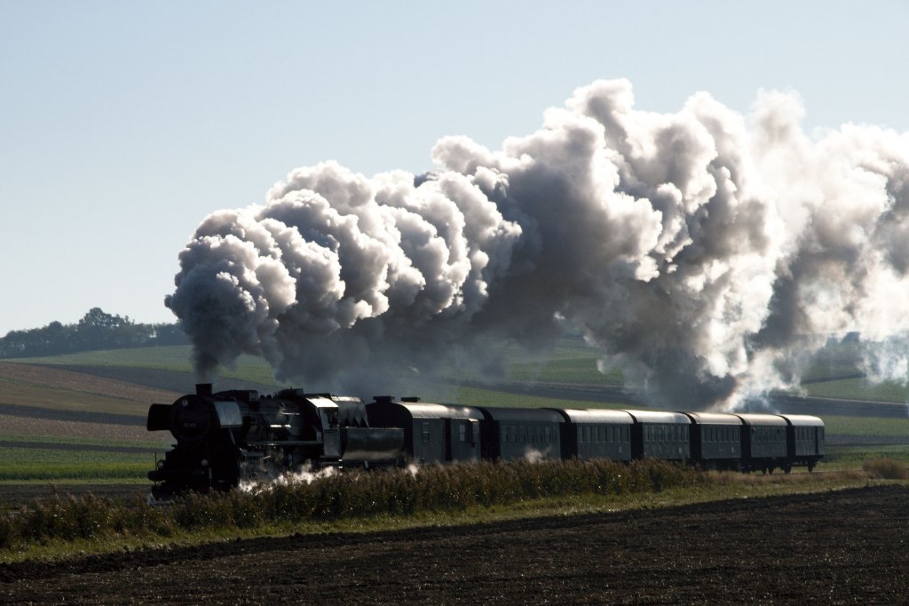 Diese Aufnahme mit der imposanten Rauchfahne entstand bei Simonsfeld (15.10.2011)