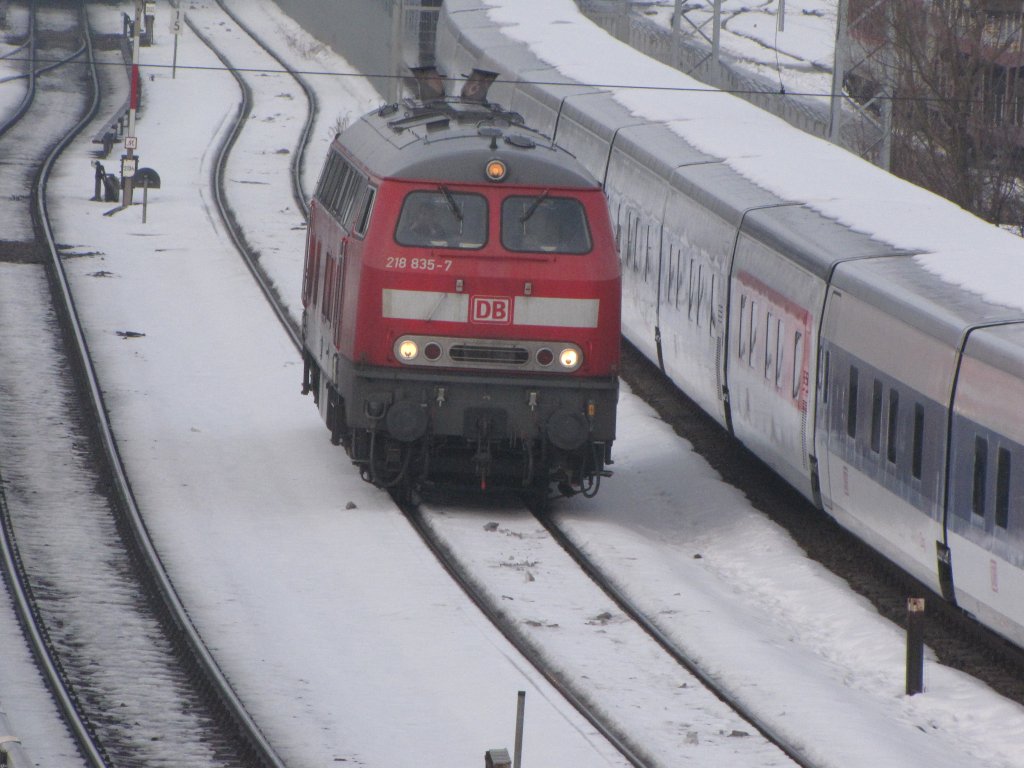 Diese BR 218 fuhr am 19.02.2010 eien Nachtzug nach Berlin Wrg und ist jetzt auf dem Weg zurck nach Lichtenberg.