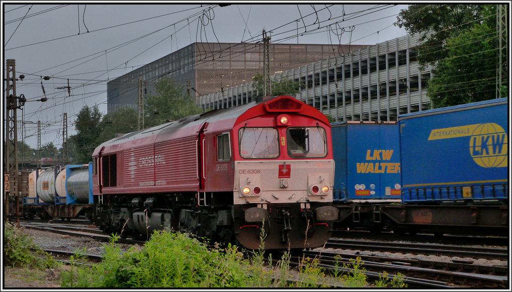 Diese Crossrail Class 66 macht Feierabend fr heute. Jetzt noch zum Parken aufs richtige Gleis und Motor aus. Stimmungsbild aus Aachen West Anfang Juli 2013.
