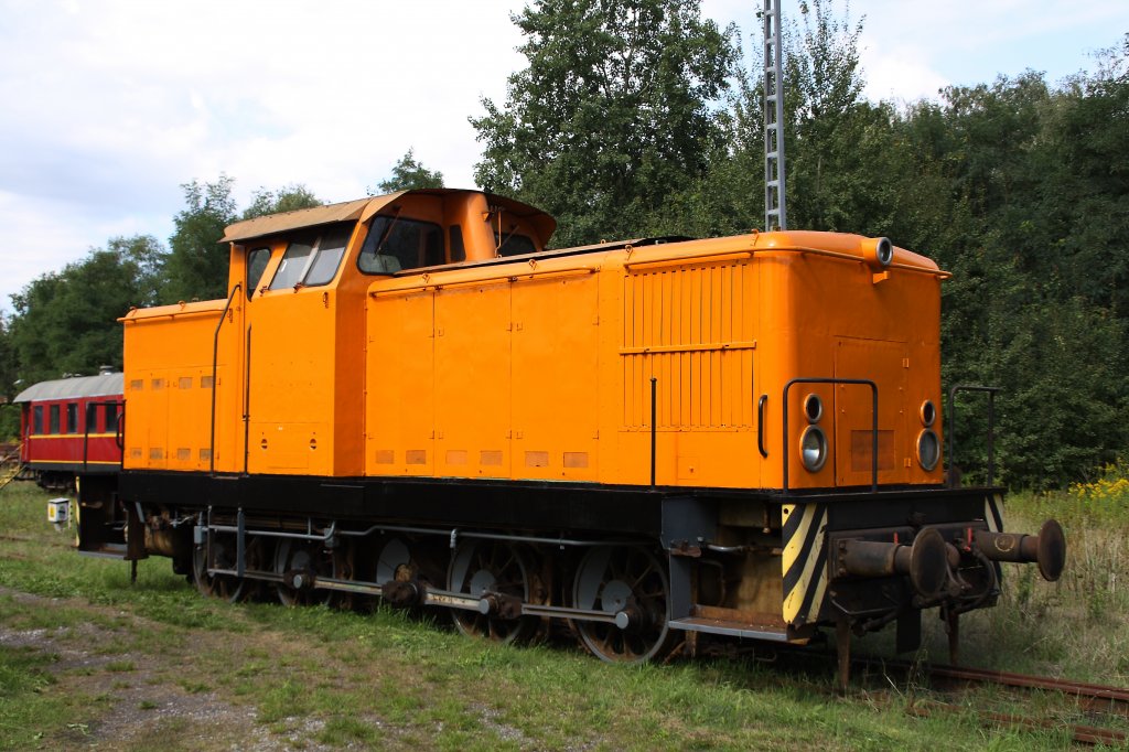 Diese ehemalige Werkbahn V 60 gehrt ebenfalls zur Sammlung Falz, gesehen am 04.09.2010 im ehemaligen BW Falkenberg oberer Bahnhof. Die Sammlung war dieses Jahr leider nur an diesem einem Wochenende zugnglich. 

