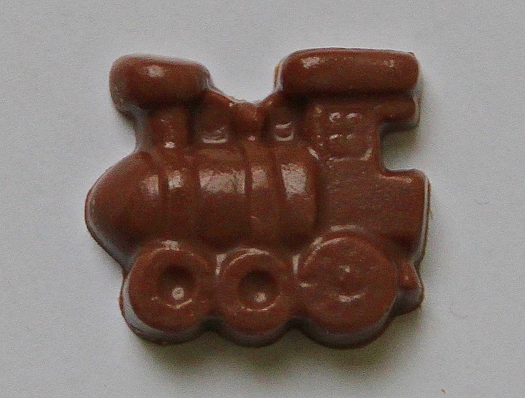 Diese kleine ssse Lok aus Schokolade fand ich gestern im Adventskalender hinter dem ersten Trchen.