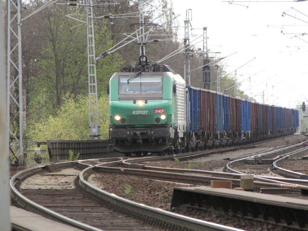 Diese Lok der SNCF durchfhrt am 27.04.2010 den Bahnhof Eichgestell.