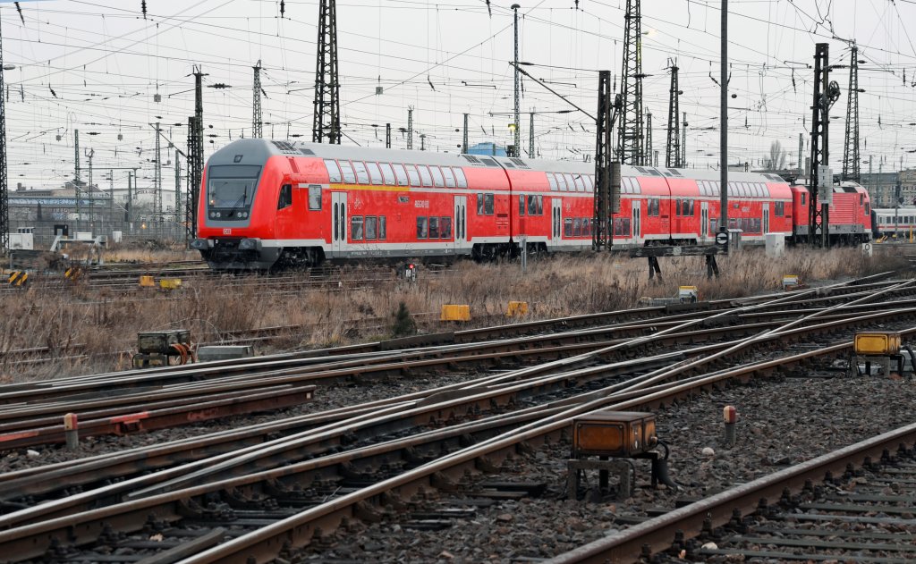 Diese moderne Dosto-Einheit stand am 18.12.11 im Vorfeld des Leipziger Hbf abgestellt.