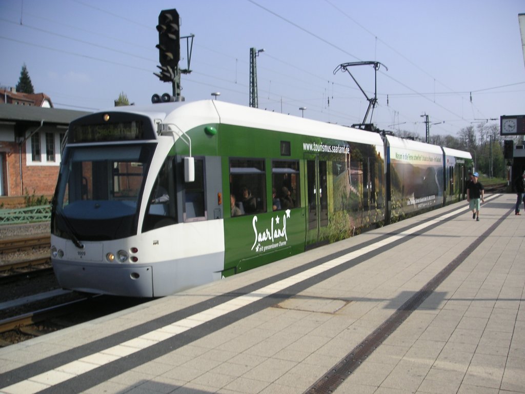 Diese Saarbahn habe ich am 19.04.2010 in Saarbr�cken Brebach Fotografiert.














