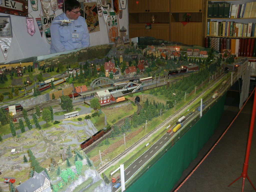 Diese TT-Anlage wurde,am 29.Dezember 2012,bei der Modellbahnausstellung in Sassnitz,von nur Einem Modellbahnfreund bedient.