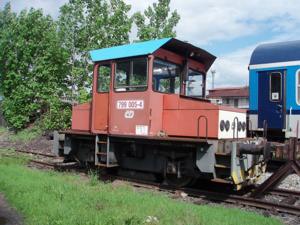 Diesel-elektrische Lokomotive BR 799 (Rekonstruktion von BR 700-702 Lokomotive). Am 12.5.2012 in Dečn Lok-Werkstatt.