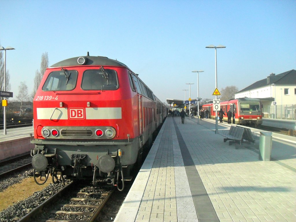 Dieselbetrieb im Bahnhof Eurskirchen.Zur linken die 218 139-4.Fotografiert am 4.3.11.