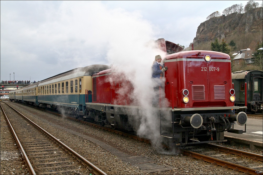 Diesellok 212 007  beim Dampfspektakel in Gerolstein. 
2.4.2010