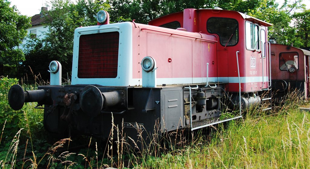 Diesellok 332 157-7 abgestellt am Haltepunkt Kriegenbrunn.