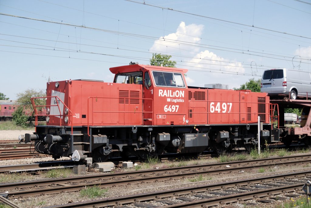 Diesellok 6497 mit autozug in Bhf Amersfoort.