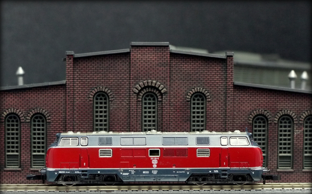 Diesellok der Baureihe 221 im Z-Mastab. Ein lteres Modell des Herstellers Mrklin. 30.9.2012