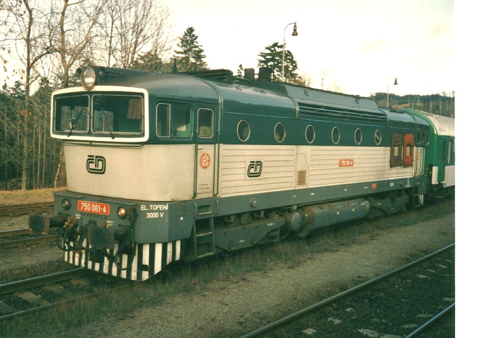 Diesellok der Baureihe 750 061-4 der CD,im Bahnhof Jedlova in Jahr 2001.