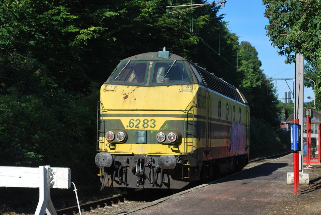 Diesellok der BR 62-63 whrend der Renovierung der Linie 44 im Einsatz (hier in Spa-Gronstre, August 2012).