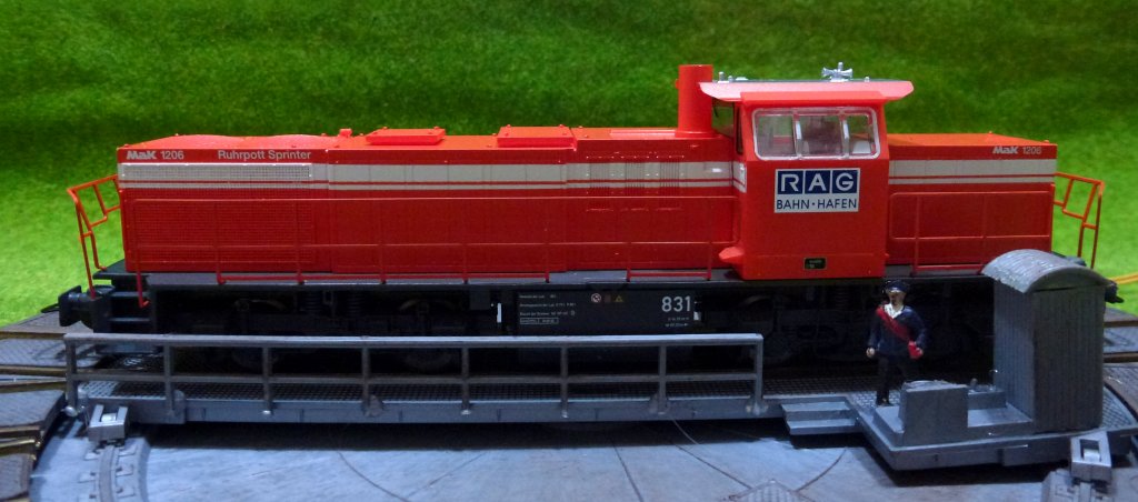 Diesellok G 1206 RAG auf der Drehscheibe. Foto 02.08.13