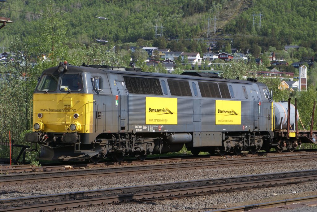 Diesellok mit Gterwagen in Narvik am 5.6.2008