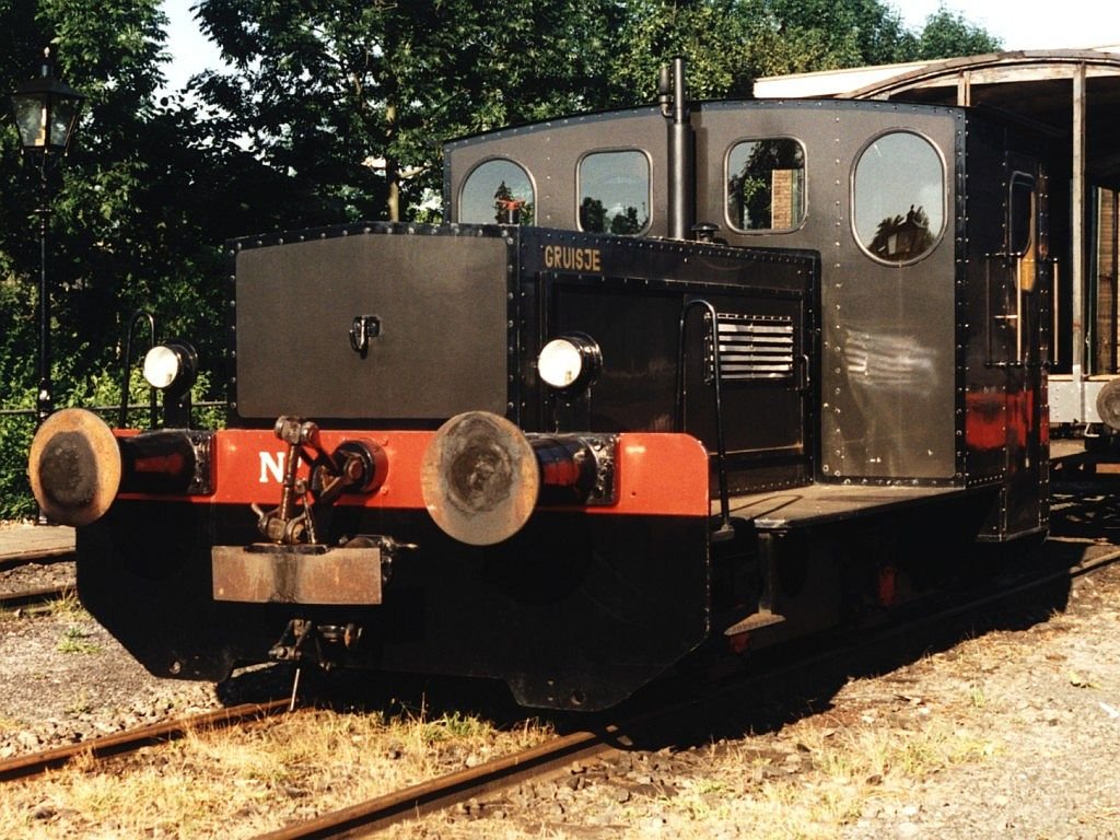 Diesellok No. 49  Gruisje  der Stoomtram Hoorn-Medemblik (SHM)in Hoorn Bahnbetriebswerke am 5-8-1995. Bild und scan: Date Jan de Vries.